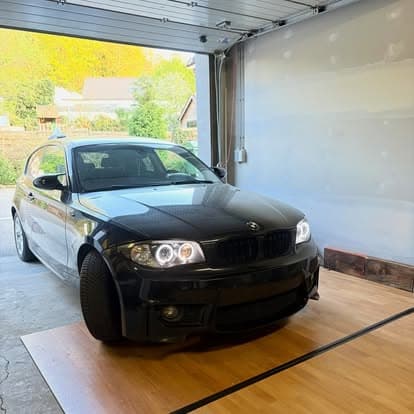 Véhicule fraîchement détaillé par CarCustom Detailing